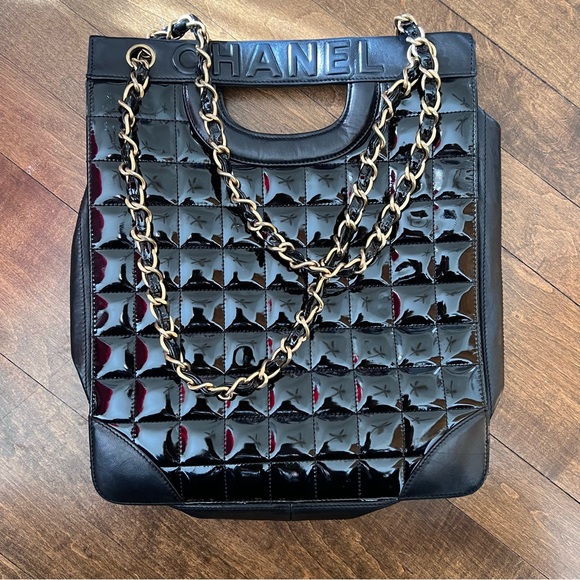CHANEL Bags Chanel Black And Gold Quilted Tote Poshmark
